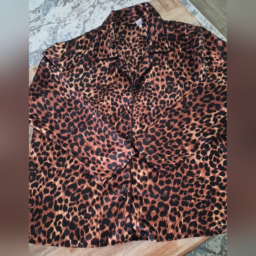 Frederick's of Hollywood Leopard Print Pajama Set Size M satiny Feel - Picture 6 of 15